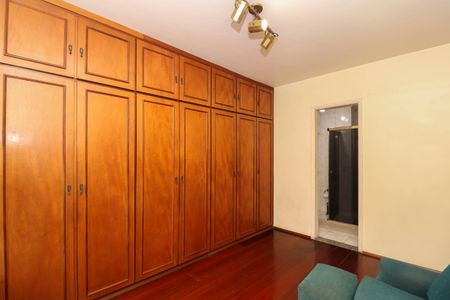 Apartamento à venda com 147m², 4 quartos e 2 vagas Apartamento à venda com 147m², 4 quartos e 2 vagasSuíte