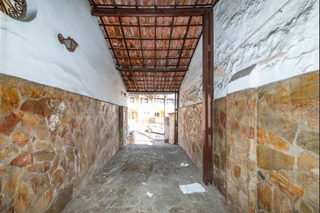 Casa à venda com 240m², 5 quartos e 4 vagas Casa à venda com 240m², 5 quartos e 4 vagasGaragem