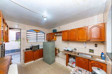 Casa à venda com 240m², 5 quartos e 4 vagas Casa à venda com 240m², 5 quartos e 4 vagasCozinha