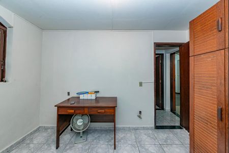 Casa à venda com 240m², 5 quartos e 4 vagas Casa à venda com 240m², 5 quartos e 4 vagasQuarto 3