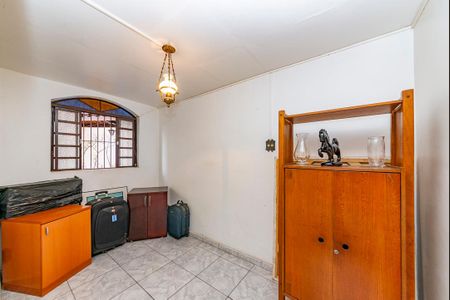 Casa à venda com 240m², 5 quartos e 4 vagas Casa à venda com 240m², 5 quartos e 4 vagasQuarto 4