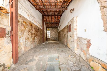 Casa à venda com 240m², 5 quartos e 4 vagas Casa à venda com 240m², 5 quartos e 4 vagasGaragem