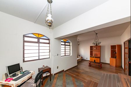 Casa à venda com 240m², 5 quartos e 4 vagas Casa à venda com 240m², 5 quartos e 4 vagasSala 1