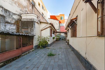 Casa à venda com 240m², 5 quartos e 4 vagas Casa à venda com 240m², 5 quartos e 4 vagasQuintal