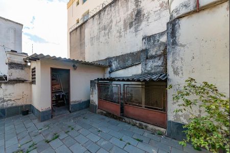 Casa à venda com 240m², 5 quartos e 4 vagas Casa à venda com 240m², 5 quartos e 4 vagasQuintal