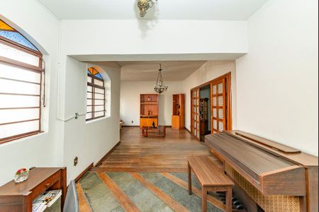 Casa à venda com 240m², 5 quartos e 4 vagas Casa à venda com 240m², 5 quartos e 4 vagasSala 1