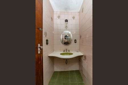 Casa à venda com 240m², 5 quartos e 4 vagas Casa à venda com 240m², 5 quartos e 4 vagasBanheiro Social 1