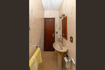 Casa à venda com 240m², 5 quartos e 4 vagas Casa à venda com 240m², 5 quartos e 4 vagasBanheiro Social 2