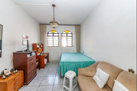 Casa à venda com 240m², 5 quartos e 4 vagas Casa à venda com 240m², 5 quartos e 4 vagasSuíte