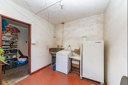 Casa à venda com 240m², 5 quartos e 4 vagas Casa à venda com 240m², 5 quartos e 4 vagasÁrea de Serviço