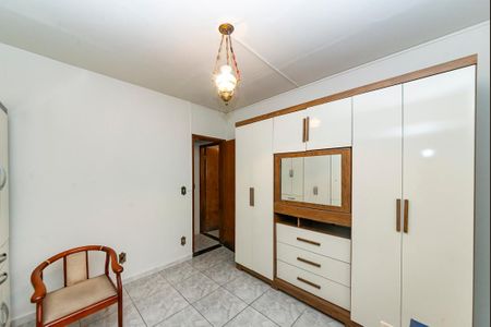 Casa à venda com 240m², 5 quartos e 4 vagas Casa à venda com 240m², 5 quartos e 4 vagasQuarto 2