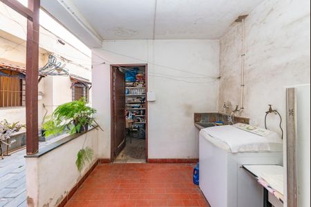 Casa à venda com 240m², 5 quartos e 4 vagas Casa à venda com 240m², 5 quartos e 4 vagasÁrea de Serviço