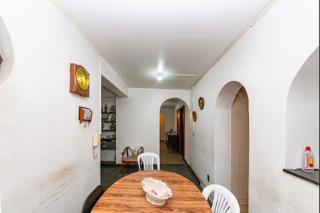 Casa à venda com 240m², 5 quartos e 4 vagas Casa à venda com 240m², 5 quartos e 4 vagasCopa