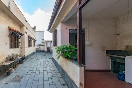 Casa à venda com 240m², 5 quartos e 4 vagas Casa à venda com 240m², 5 quartos e 4 vagasQuintal