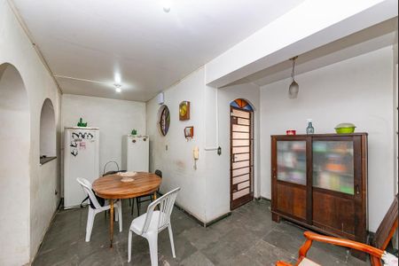 Casa à venda com 240m², 5 quartos e 4 vagas Casa à venda com 240m², 5 quartos e 4 vagasCopa