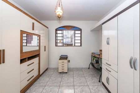 Casa à venda com 240m², 5 quartos e 4 vagas Casa à venda com 240m², 5 quartos e 4 vagasQuarto 2