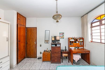 Casa à venda com 240m², 5 quartos e 4 vagas Casa à venda com 240m², 5 quartos e 4 vagasSuíte