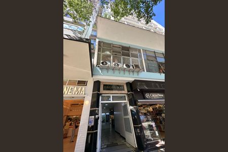 Apartamento à venda com 30m², 1 quarto e sem vaga Apartamento à venda com 30m², 1 quarto e sem vagaFachada