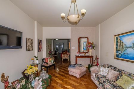 Apartamento à venda com 190m², 4 quartos e sem vaga Apartamento à venda com 190m², 4 quartos e sem vagaSala