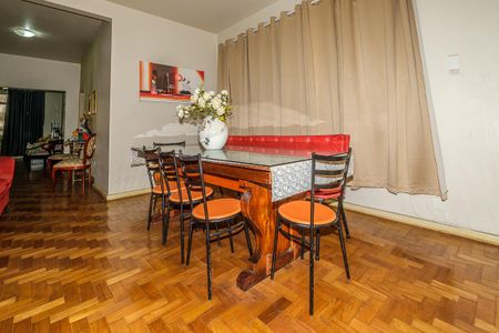 Apartamento à venda com 190m², 4 quartos e sem vaga Apartamento à venda com 190m², 4 quartos e sem vagaSala de Jantar