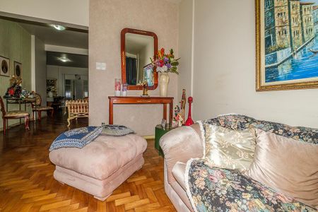 Apartamento à venda com 190m², 4 quartos e sem vaga Apartamento à venda com 190m², 4 quartos e sem vagaSala