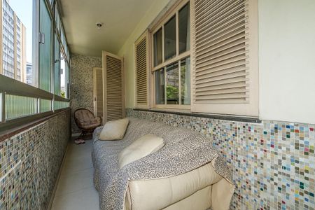 Apartamento à venda com 190m², 4 quartos e sem vaga Apartamento à venda com 190m², 4 quartos e sem vagaVaranda da Sala