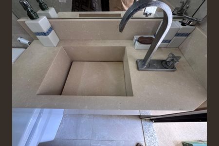 Casa de condomínio à venda com 350m², 6 quartos e 5 vagasÁrea externa - Banheiro