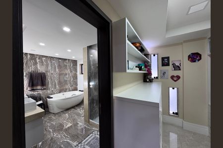 Casa de condomínio à venda com 350m², 6 quartos e 5 vagasSuíte 1 - Closet