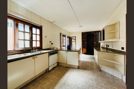 Casa para alugar com 583m², 3 quartos e 6 vagas Casa para alugar com 583m², 3 quartos e 6 vagasCozinha