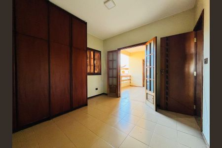 Casa para alugar com 583m², 3 quartos e 6 vagas Casa para alugar com 583m², 3 quartos e 6 vagasQuarto 1