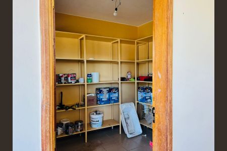 Casa para alugar com 583m², 3 quartos e 6 vagas Casa para alugar com 583m², 3 quartos e 6 vagasCozinha e dispensa