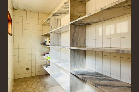 Casa para alugar com 583m², 3 quartos e 6 vagas Casa para alugar com 583m², 3 quartos e 6 vagasCozinha e dispensa