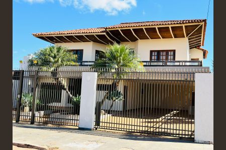 Casa para alugar com 583m², 3 quartos e 6 vagas Casa para alugar com 583m², 3 quartos e 6 vagasFcahda