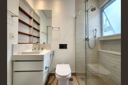 Apartamento à venda com 130m², 2 quartos e 1 vaga Apartamento à venda com 130m², 2 quartos e 1 vagaBanheiro da Suíte 1