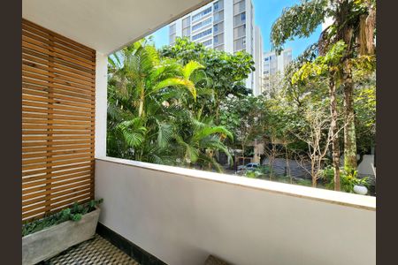 Apartamento à venda com 130m², 2 quartos e 1 vaga Apartamento à venda com 130m², 2 quartos e 1 vagaVaranda