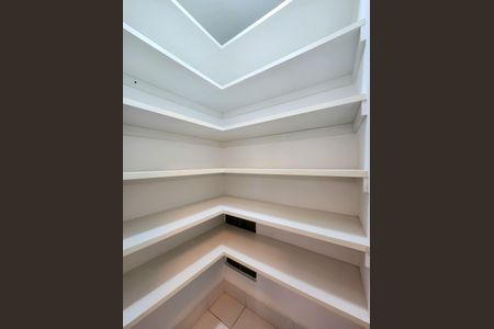 Apartamento à venda com 130m², 2 quartos e 1 vaga Apartamento à venda com 130m², 2 quartos e 1 vagaDespensa