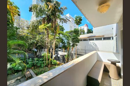 Apartamento à venda com 130m², 2 quartos e 1 vaga Apartamento à venda com 130m², 2 quartos e 1 vagaVaranda