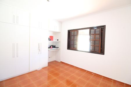 Casa para alugar com 165m², 3 quartos e 2 vagasSuíte