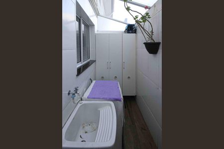 Casa de condomínio à venda com 60m², 2 quartos e 1 vagaÁrea de Serviço