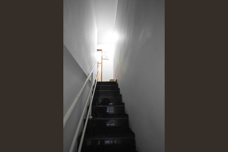 Casa de condomínio à venda com 60m², 2 quartos e 1 vagaescada