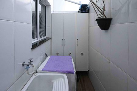 Casa de condomínio à venda com 60m², 2 quartos e 1 vagaÁrea de Serviço