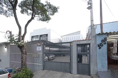 Casa de condomínio à venda com 60m², 2 quartos e 1 vagaFachada