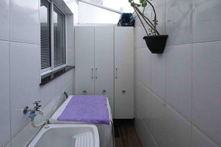 Casa de condomínio à venda com 60m², 2 quartos e 1 vagaÁrea de Serviço