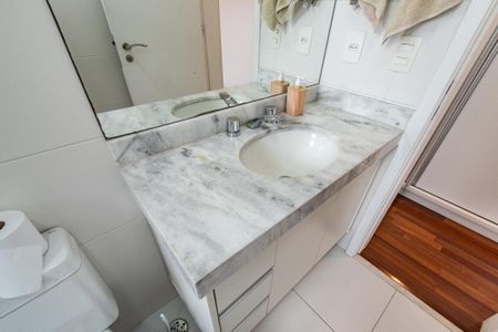 Apartamento à venda com 75m², 2 quartos e 2 vagas Apartamento à venda com 75m², 2 quartos e 2 vagasBanheiro da suíte 2