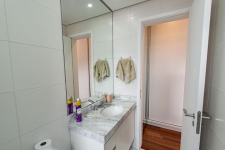 Apartamento à venda com 75m², 2 quartos e 2 vagas Apartamento à venda com 75m², 2 quartos e 2 vagasBanheiro da suíte 2