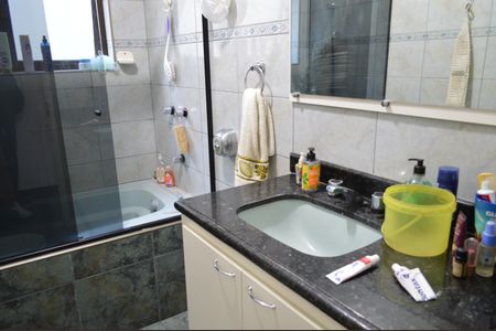 Casa à venda com 105m², 3 quartos e 1 vagaBanheiro