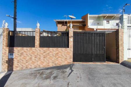 Casa à venda com 107m², 2 quartos e 1 vagaFachada