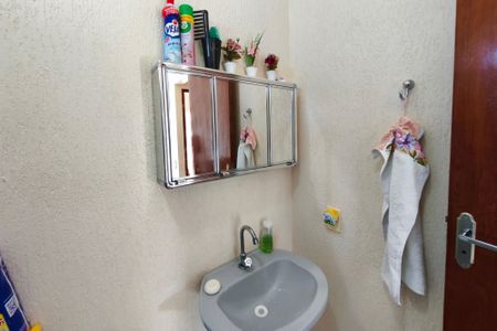 Casa à venda com 107m², 2 quartos e 1 vagaBanheiro