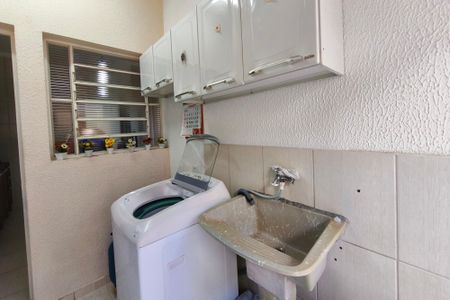 Casa à venda com 107m², 2 quartos e 1 vagaÁrea de Serviço