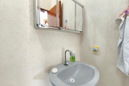 Casa à venda com 107m², 2 quartos e 1 vagaBanheiro